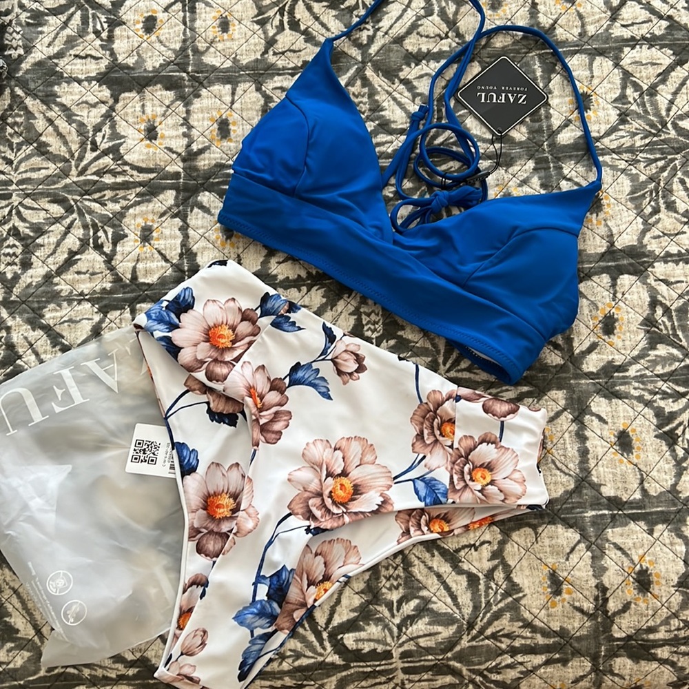 • BNWT • Floral Crisscross High Waisted Tankini